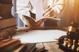 Trouver et comparer les notaires pour un testament fiduciaire
